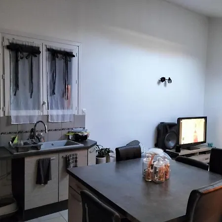 Maison De Village+terrasse Et Parking *